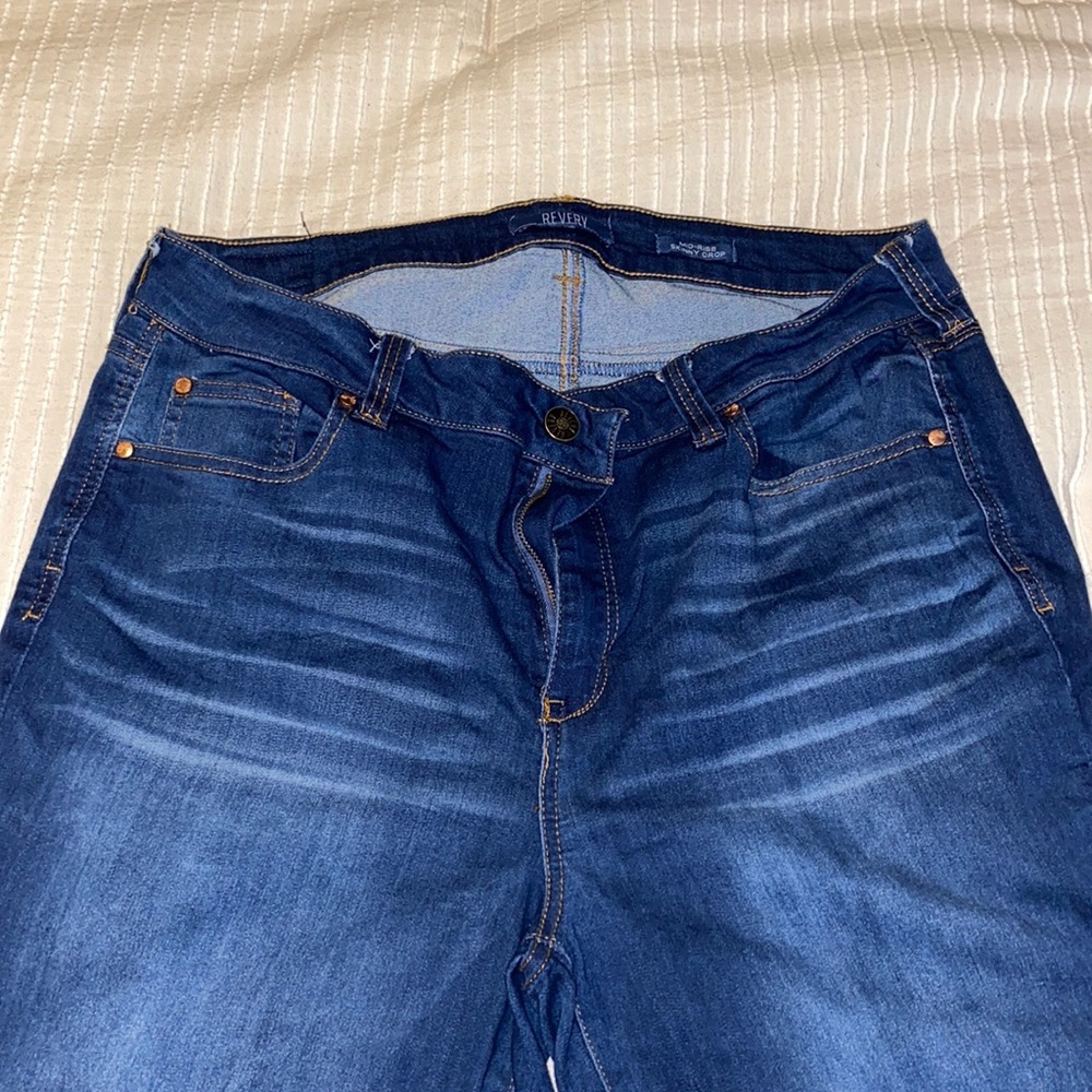 Revery Mid-Rise Skinny Jean